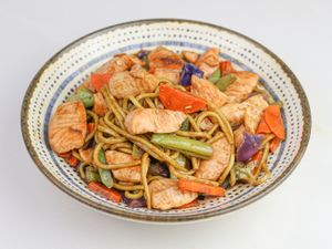 Yakisoba salmão