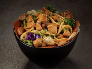 Yakisoba de Salmão