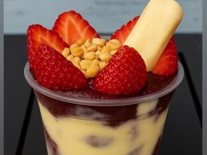 Açaí lá Casa Snickers Branco 500 ml