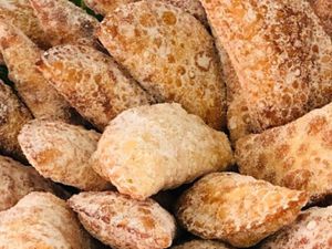 10 MINI PASTÉIS DE DOCE DE LEITE COM AÇÚCAR E CANELA