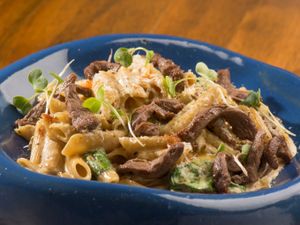 Penne Filé com Rúcula