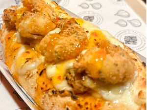 Camarão empanado com geléia de pimenta