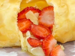 Pastel de Chocolate Branco com Morango