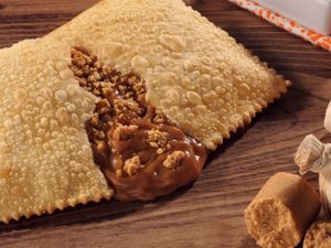 Pastel Doce de Leite com Paçoca