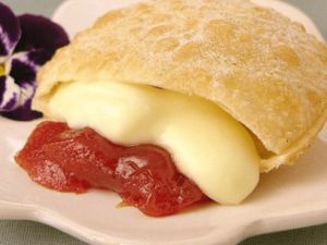 Pastel Romeu e Julieta (Queijo Muçarela/ Goiabada)