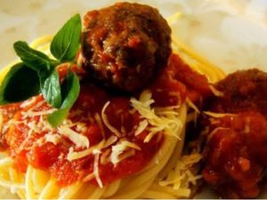 Espaguete Com Almondegas