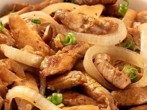 ISCA DE FRANGO ACEBOLADA