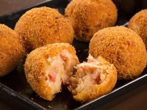 PORÇÃO BOLINHA PRESUNTO E QUEIJO