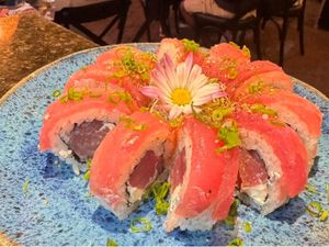 Uramaki de Atum encapado (10un)