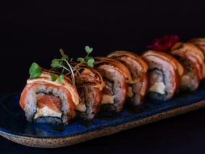 Uramaki Especial Tamago (10un)