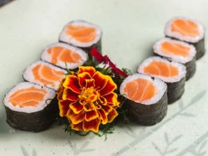 Hossomaki de Salmão (8un)