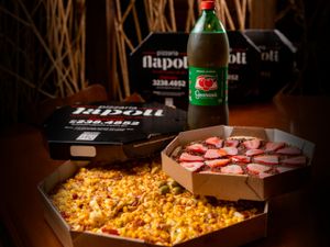 Combo Família Napoli - Pizza Gigante + Broto + Refri 1,5l - 3 Sabores