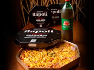 Pizza família (12 fatias) + refrigerante 1,5L - 2 sabores