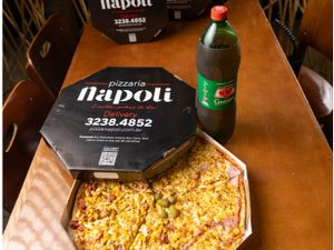 Pizza Grande + Borda + Refrigerante 1,5L