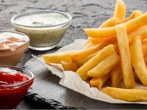 Fritas com Molhos Média