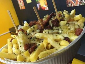 Fritas com Mussarela Média