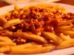 Porção de Batata Frita com Cheddar e Bacon 450g