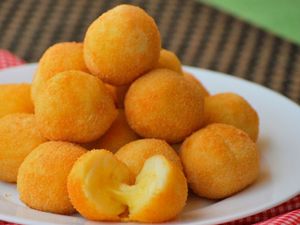 Porção de Bolinhas de Queijo
