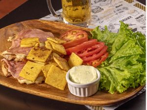 1/2 FRANGO DESOSSADO (P/ até 2 pessoas) - Frango Xadrez (não acompanha salada)