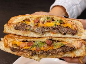 2 XIS BURGUER  + SPRIT 600