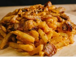BATATA COM CHEDDAR E BACON