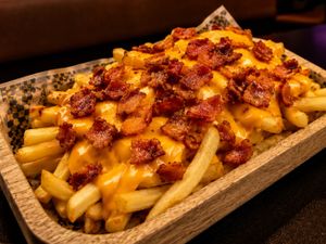 BATATA COM CHEDDAR E BACON