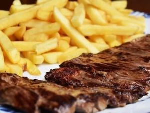 FILÉ MIGNON COM FRITAS
