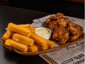 ISCAS DE FRANGO À MILANESA