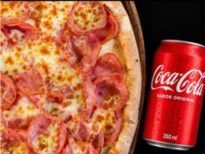 PIZZA MÉDIA CALABRESA + COCA LATA