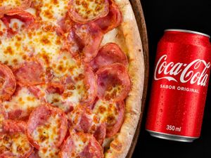 Pizza Média Calabresa + Coca Lata