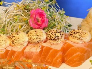 SASHIMI SALMÃO TAMAGO