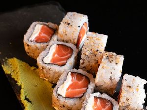 URAMAKI FILADELPHIA 10 PEÇAS