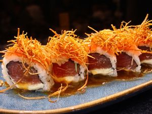 URAMAKI SUPER ATUM - 10 PEÇAS