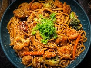 YAKISOBA DE CAMARÃO