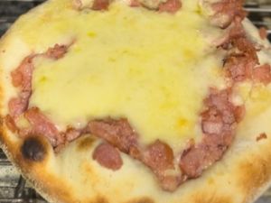 Esfiha Calabresa com Queijo