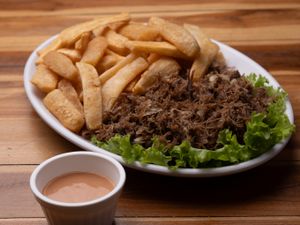 Carne Seca Desfiada com Macaxeira