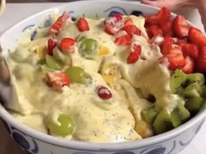 SALADA DE FRUTA  MOUSSE DE MARACUJÁ