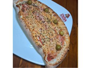 CALZONE QUATRO QUEIJOS