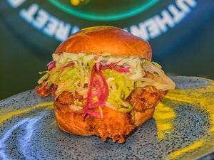 FRIED CHICKEN BURGER