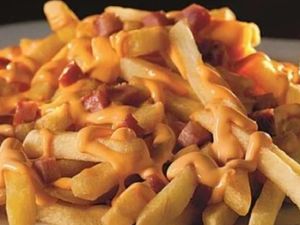 500g Batata Frita com Cheddar e Bacon