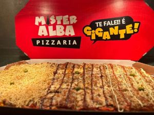 Pizza Gigante FRANGO COM CATUPIRY E MUSSARELA 89,90