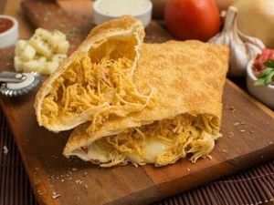 Pastel de Frango e Mussarela