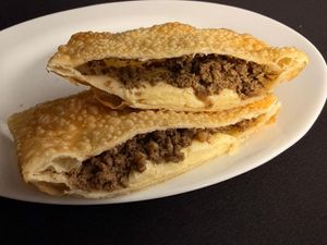 Pastel de Carne e Queijo Fresco
