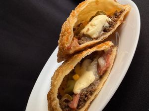 Pastel Especial 1 - Carne, Queijo, Calabresa e Catupiry