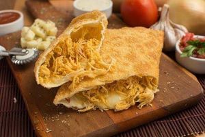 Pastel de Frango e Queijo Fresco