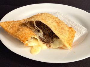 Pastel de Carne e Muçarela