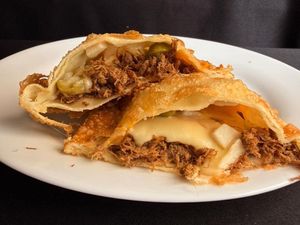 Pastel Especial 3 - Carne Seca, Queijo e Catupiry