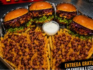 4 burgers com batata, cheddar e bacon