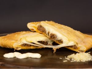 04 - Pastel carne e mussarela