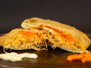 07 - Pastel frango, Catupiry e cheddar